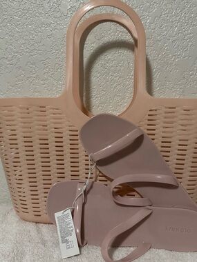 Old Navy Blush Pink Tote with Slide Sandals
